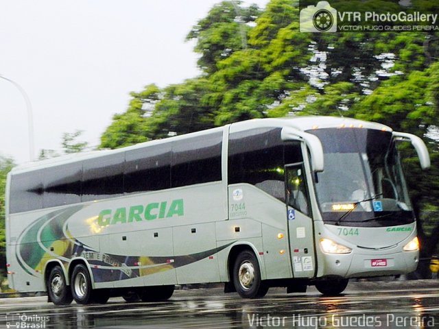 Viação Garcia 7044 na cidade de Maringá, Paraná, Brasil, por Victor Hugo Guedes Pereira. Número da foto: #2971248.