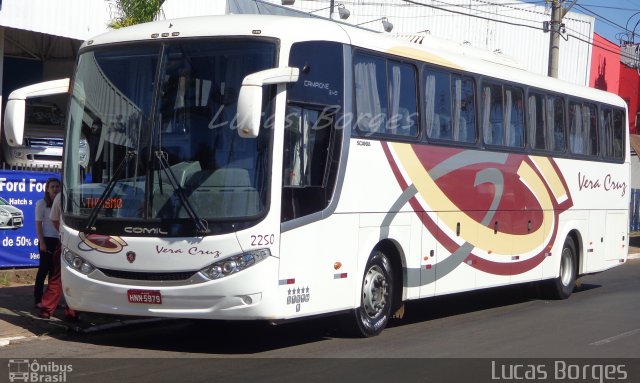 Vera Cruz Transporte e Turismo 2250 na cidade de Araxá, Minas Gerais, Brasil, por Lucas Borges . Número da foto: #2977187.