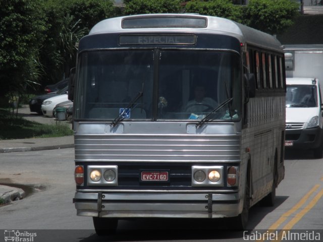 Ônibus Particulares 9601 na cidade de Osasco, São Paulo, Brasil, por Gabriel Almeida. Número da foto: #2980480.