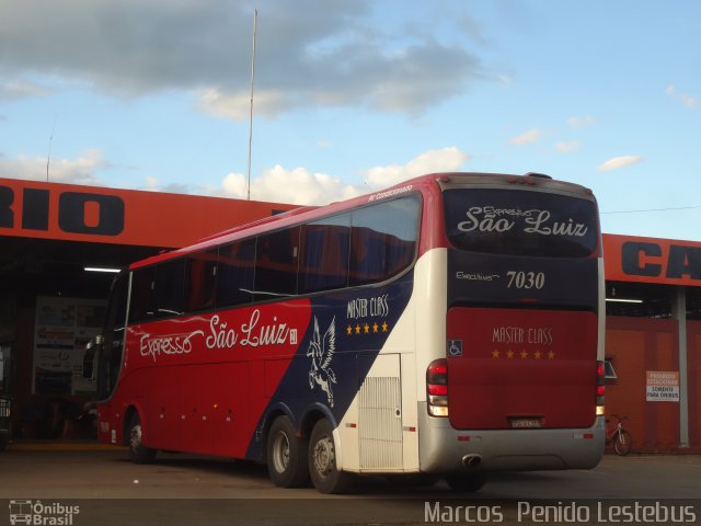 Expresso São Luiz 7030 na cidade de Primavera do Leste, Mato Grosso, Brasil, por Marcos  Penido. Número da foto: #2983730.