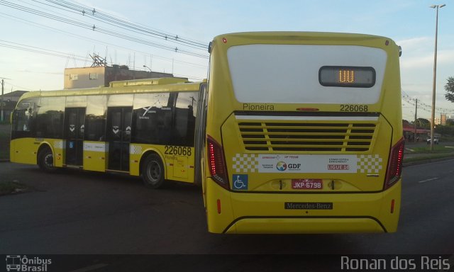 Viação Pioneira 226068 na cidade de Santa Maria, Distrito Federal, Brasil, por Ronan dos Reis. Número da foto: #2993805.