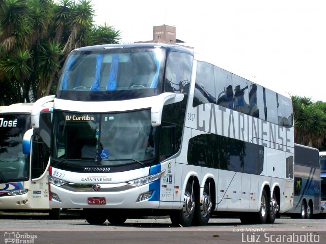 Auto Viação Catarinense 3527 na cidade de Curitiba, Paraná, Brasil, por Luiz Scarabotto . Número da foto: #2999066.