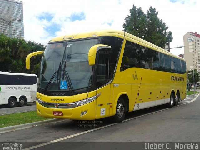 Viação Itapemirim 60517 na cidade de Curitiba, Paraná, Brasil, por Cleber C.  Moreira. Número da foto: #3009780.