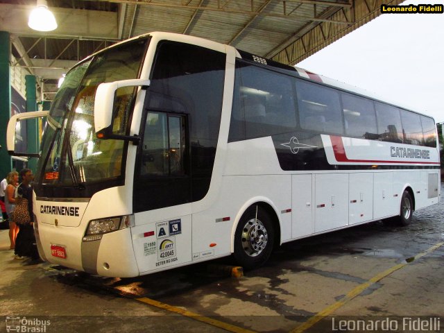 Auto Viação Catarinense 2898 na cidade de Balneário Camboriú, Santa Catarina, Brasil, por Leonardo Fidelli. Número da foto: #3017757.