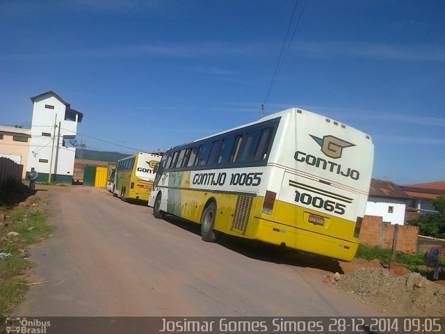 Empresa Gontijo de Transportes 10065 na cidade de Minas Novas, Minas Gerais, Brasil, por Josimar Gomes Simoes. ID da foto: 3021558.