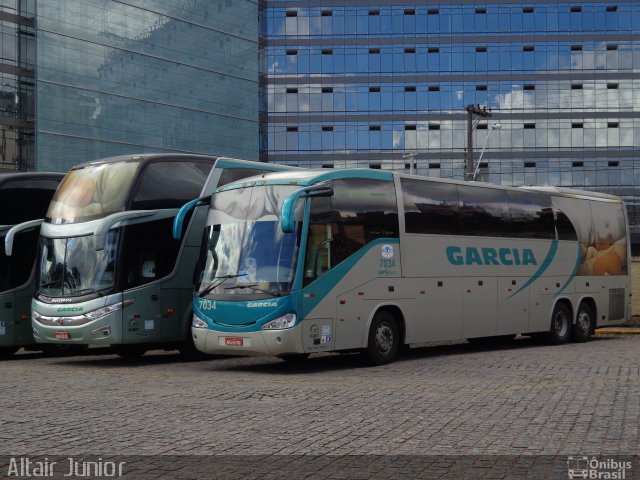 Viação Garcia 7034 na cidade de Curitiba, Paraná, Brasil, por Altair Júnior. ID da foto: 2965969.