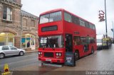 Ônibus Particulares  na cidade de Northallerton, North Yorkshire, Inglaterra, por Donald Hudson. ID da foto: :id.