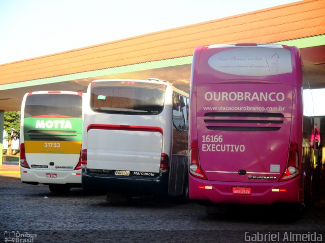 Viação Ouro Branco 16166 na cidade de Santa Cruz do Rio Pardo, São Paulo, Brasil, por Gabriel Almeida. Número da foto: #2969217.