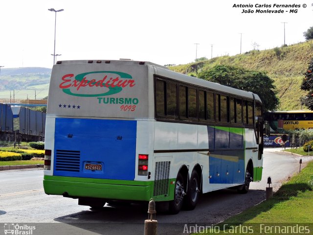 Mealy Turismo 9805 na cidade de João Monlevade, Minas Gerais, Brasil, por Antonio Carlos Fernandes. Número da foto: #2340656.