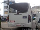 Coletivos São Cristóvão 7023 na cidade de Salvador, Bahia, Brasil, por Emanuel Edson Pimenta. Número da foto: #:id.