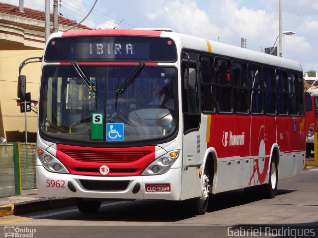 Expresso Itamarati 6233 na cidade de São José do Rio Preto, São Paulo, Brasil, por Gabriel Rodrigues. Número da foto: #2358071.