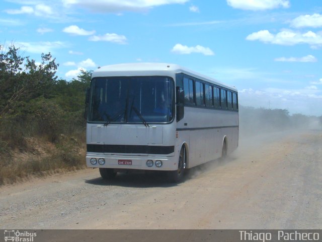 Ônibus Particulares 2339 na cidade de São João das Missões, Minas Gerais, Brasil, por Thiago  Pacheco. ID da foto: 2362126.