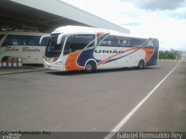 Expresso União 10256 na cidade de Passos, Minas Gerais, Brasil, por Gabriel Romualdo Rey . Número da foto: #2363754.