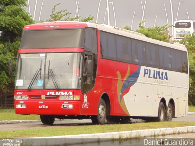 Pluma Conforto e Turismo 4902 na cidade de Florianópolis, Santa Catarina, Brasil, por Daniel Guardiola. Número da foto: #2371758.