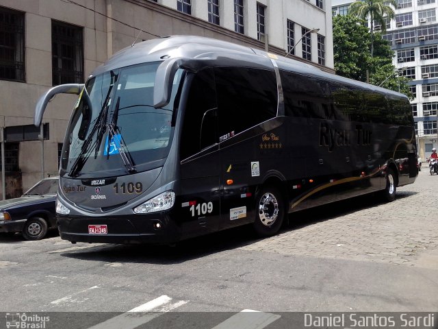 Ryan Tur 1109 na cidade de Santos, São Paulo, Brasil, por Daniel Santos Sardi. ID da foto: 2372504.