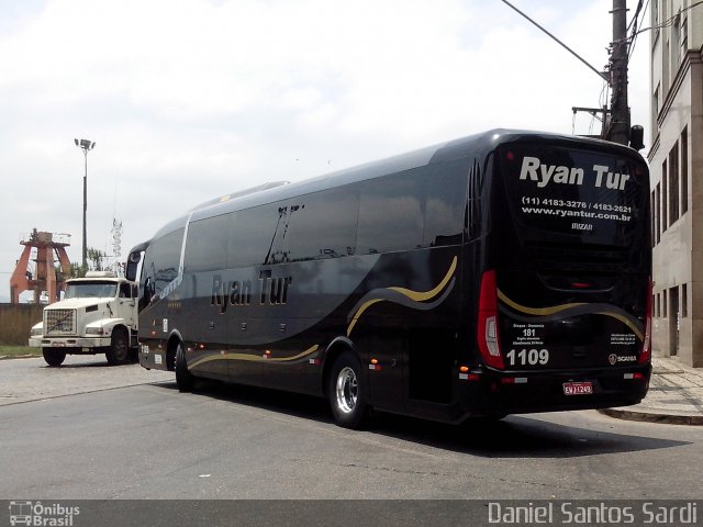 Ryan Tur 1109 na cidade de Santos, São Paulo, Brasil, por Daniel Santos Sardi. ID da foto: 2372502.