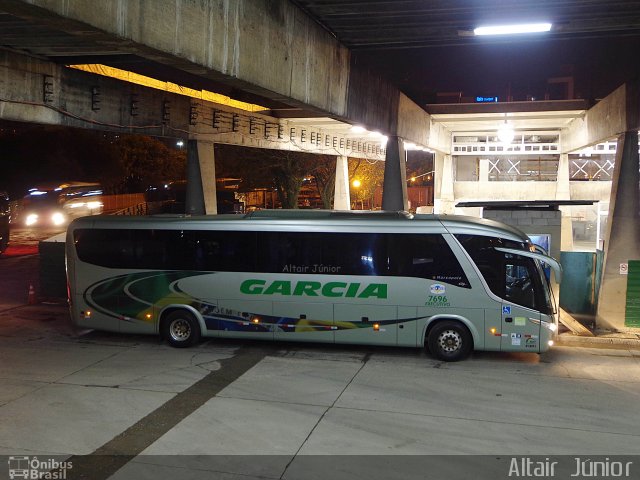 Viação Garcia 7696 na cidade de Curitiba, Paraná, Brasil, por Altair Júnior. Número da foto: #2342225.