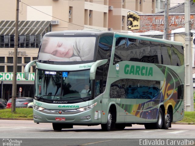 Viação Garcia 7107 na cidade de Curitiba, Paraná, Brasil, por Edivaldo Carvalho. ID da foto: 2376951.