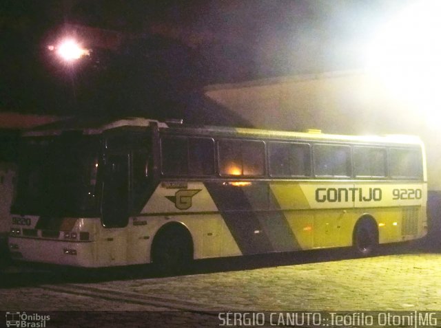 Empresa Gontijo de Transportes 9220 na cidade de Teófilo Otoni, Minas Gerais, Brasil, por Sérgio Augusto Braga Canuto. ID da foto: 2375776.