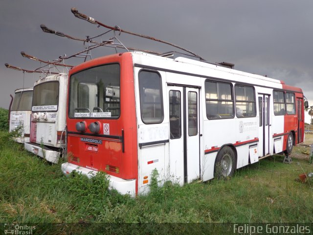 Sucata e Desmanches 4 1700 na cidade de Suzano, São Paulo, Brasil, por Felipe Gonzales. Número da foto: #2376950.