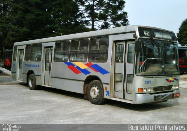 TCS - Transporte Coletivo de Sorocaba 1220 na cidade de Curitiba, Paraná, Brasil, por Reinaldo Penha. ID da foto: 2383700.