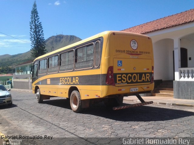 Escolares 8199 na cidade de Carmo do Rio Claro, Minas Gerais, Brasil, por Gabriel Romualdo Rey . ID da foto: 2386277.