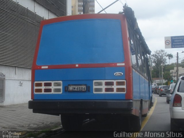 Ônibus Particulares 4684 na cidade de Barra Mansa, Rio de Janeiro, Brasil, por Guilherme Afonso Sfbus. ID da foto: 2389899.