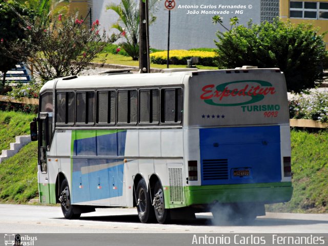 Mealy Turismo 9805 na cidade de João Monlevade, Minas Gerais, Brasil, por Antonio Carlos Fernandes. Número da foto: #2346691.