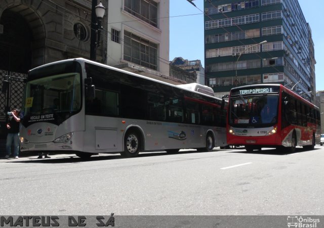 Viação Paratodos > São Jorge > Metropolitana São Paulo > Mobibrasil Sn na cidade de São Paulo, São Paulo, Brasil, por Mateus  Vasconcelos. ID da foto: 2354103.