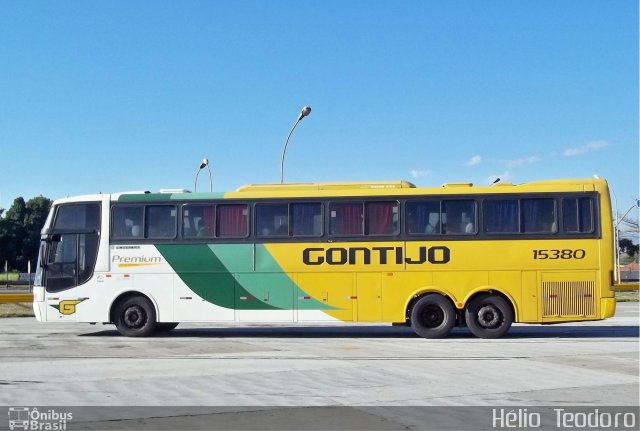Empresa Gontijo de Transportes 15380 na cidade de Carangola, Minas Gerais, Brasil, por Hélio  Teodoro. Número da foto: #2355905.