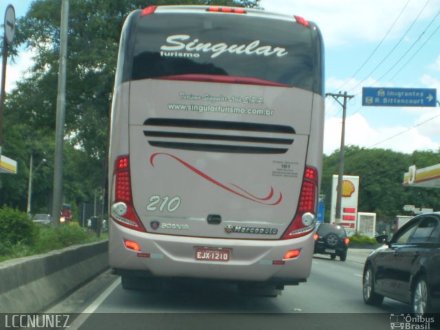 Singular Turismo 210 na cidade de São Paulo, São Paulo, Brasil, por Luis Nunez. Número da foto: #2393475.