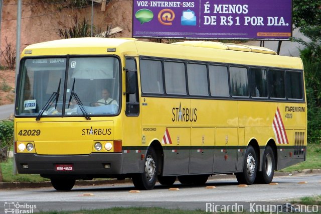 Viação Itapemirim 42029 na cidade de Manhuaçu, Minas Gerais, Brasil, por Ricardo  Knupp Franco. Número da foto: #2411065.