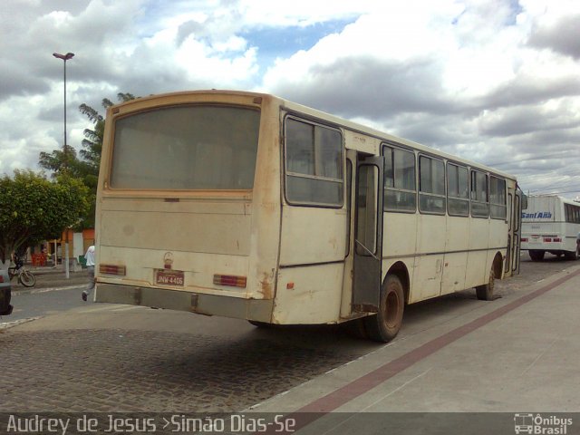 Ônibus Particulares 4406 na cidade de Simão Dias, Sergipe, Brasil, por Audrey de Jesus dos Santos. ID da foto: 2412700.
