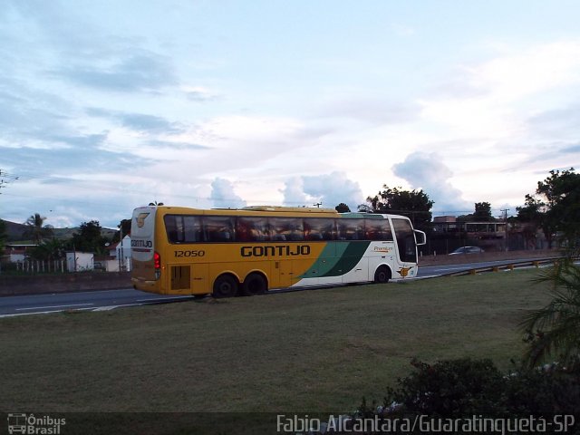 Empresa Gontijo de Transportes 12050 na cidade de Guaratinguetá, São Paulo, Brasil, por Fabio Alcantara. ID da foto: 2420401.