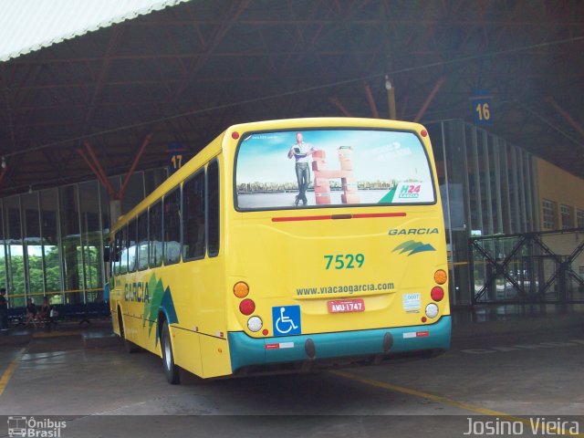 Viação Garcia 7529 na cidade de Maringá, Paraná, Brasil, por Josino Vieira. Número da foto: #2420842.