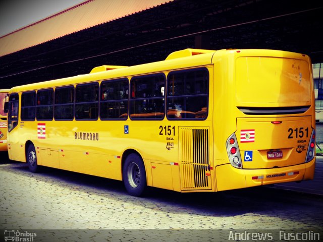 Coletivo Rodovel 2151 na cidade de Blumenau, Santa Catarina, Brasil, por Andrews  Fuscolin. Número da foto: #2421737.