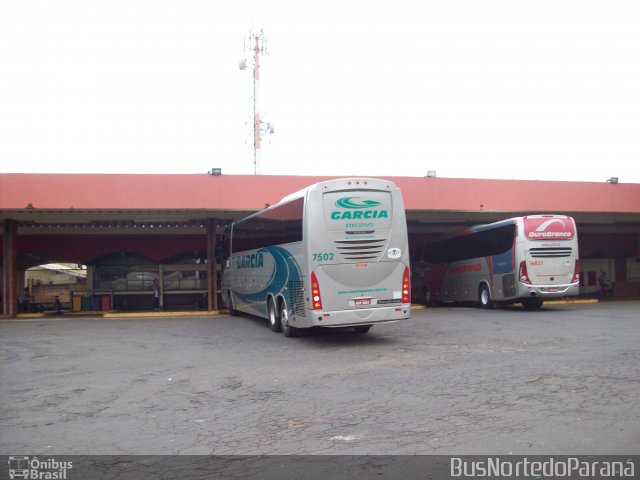 Viação Garcia 7502 na cidade de Astorga, Paraná, Brasil, por Josino Vieira. Número da foto: #2423330.