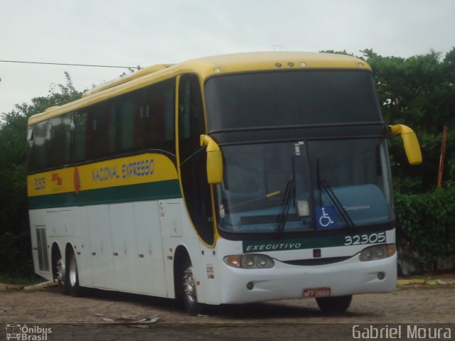 Nacional Expresso 32305 na cidade de Pirassununga, São Paulo, Brasil, por Gabriel Moura. Número da foto: #2423671.