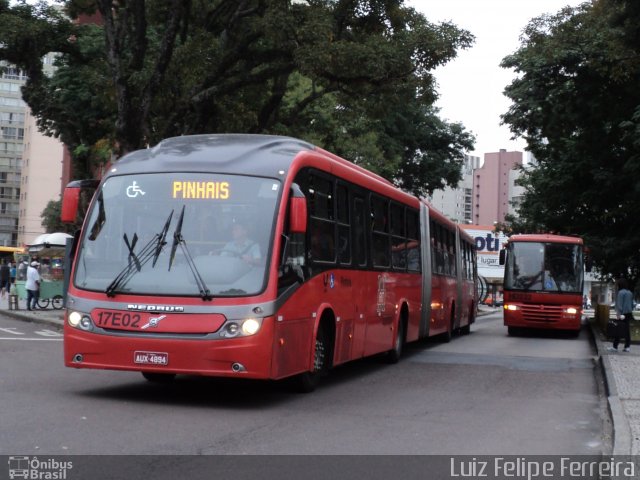 Expresso Azul 17E02 na cidade de Curitiba, Paraná, Brasil, por Luiz Felipe Ferreira. Número da foto: #2424500.