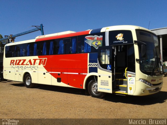 Transportes Rizzatti 800 na cidade de Erechim, Rio Grande do Sul, Brasil, por Marcio  Bruxel. Número da foto: #2428624.