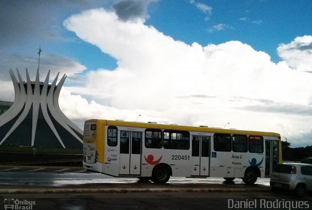 Viação Pioneira 220451 na cidade de Brasília, Distrito Federal, Brasil, por Daniel Rodrigues. Número da foto: #2429742.