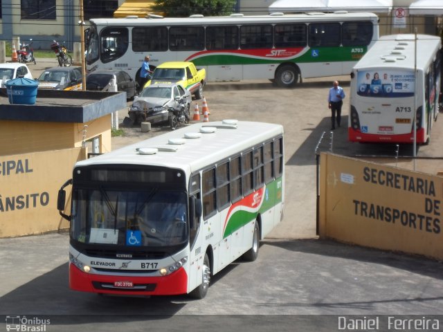 Viação Santíssimo > 18 de Setembro B717 na cidade de Feira de Santana, Bahia, Brasil, por Daniel  Ferreira. ID da foto: 2435279.