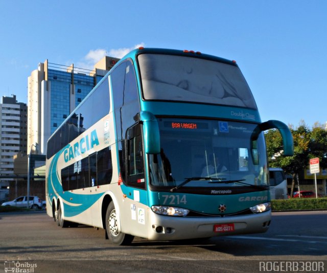 Viação Garcia 7214 na cidade de Curitiba, Paraná, Brasil, por Roger Coelho. Número da foto: #2438544.