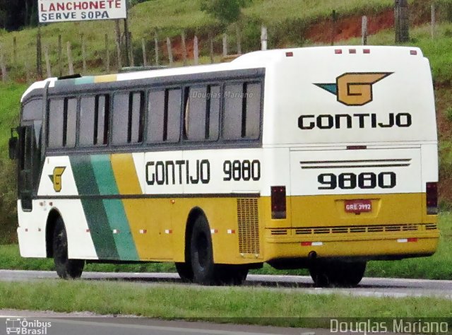 Empresa Gontijo de Transportes 9880 na cidade de Três Corações, Minas Gerais, Brasil, por Douglas Mariano. ID da foto: 2443194.