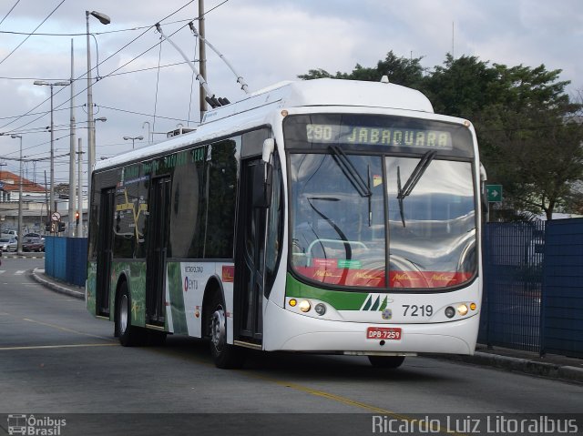 Metra - Sistema Metropolitano de Transporte 7219 na cidade de São Paulo, São Paulo, Brasil, por Ricardo Luiz. Número da foto: #2443781.