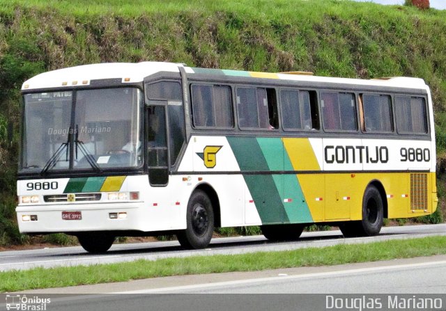 Empresa Gontijo de Transportes 9880 na cidade de Três Corações, Minas Gerais, Brasil, por Douglas Mariano. ID da foto: 2443192.