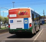 Viação Capital do Oeste 6669 na cidade de Cascavel, Paraná, Brasil, por Felipe  Dn. Número da foto: #:id.