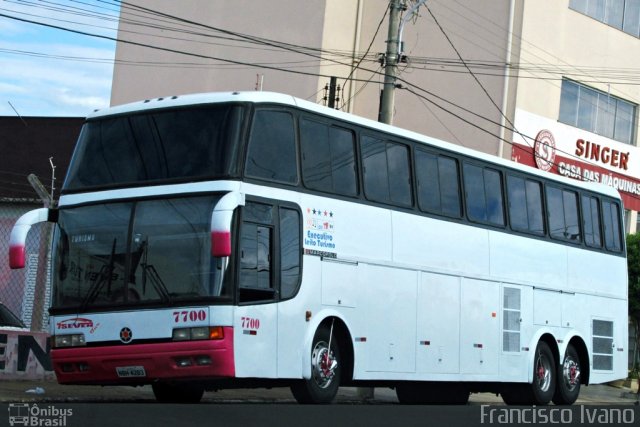 Ônibus Particulares 7700 na cidade de Assis, São Paulo, Brasil, por Francisco Ivano. Número da foto: #2398620.