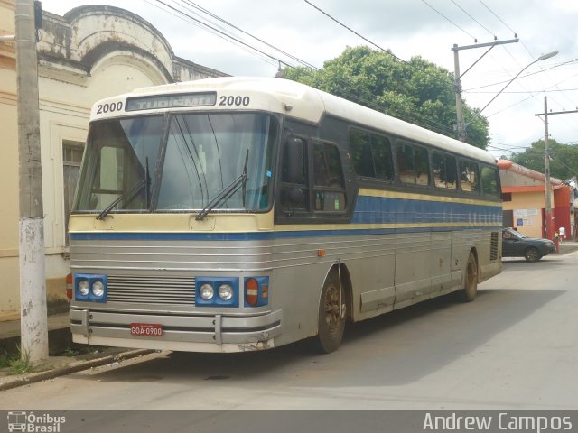 Ônibus Particulares 2000 na cidade de Pirapora, Minas Gerais, Brasil, por Andrew Campos. Número da foto: #2397228.