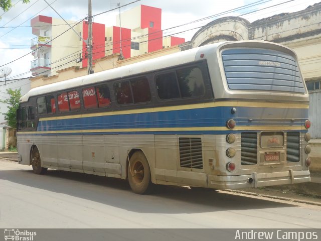 Ônibus Particulares 2000 na cidade de Pirapora, Minas Gerais, Brasil, por Andrew Campos. Número da foto: #2409270.